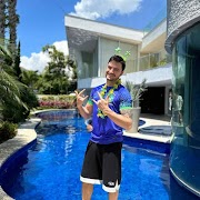 Felipe Neto постер