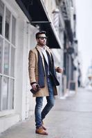 برنامه‌نما Men's Fashion Dresses 2016 عکس از صفحه