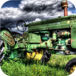Green Tractor. Super Wallpaper