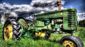 Green Tractor. Super Wallpaper постер