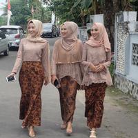 Model Kebaya Modern plakat