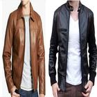 Modell der Herren Lederjacke Zeichen