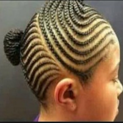 O cabelo das crianças africanas é trançado