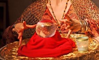 برنامه‌نما Clairvoyance Crystal Ball Fortune teller Women عکس از صفحه