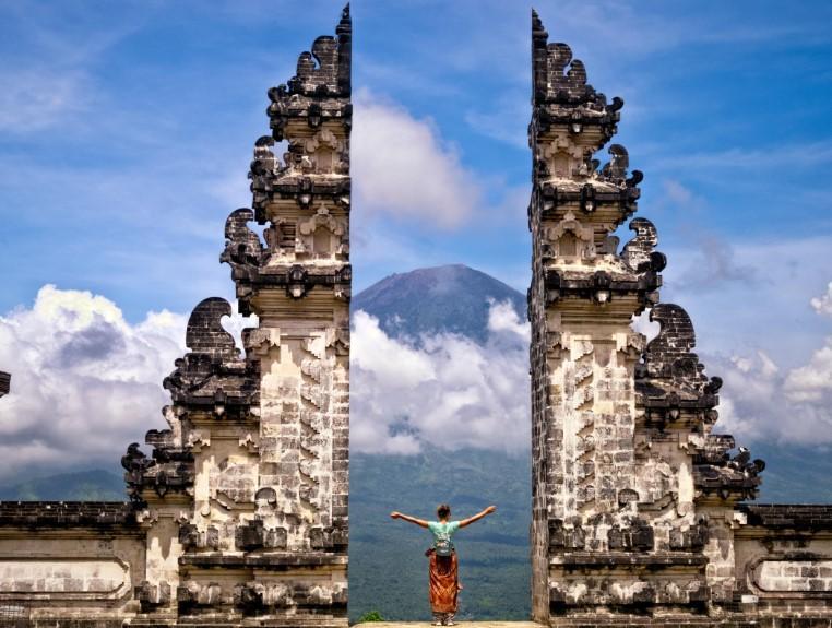20 Ide Gambar Sketsa Pura Bali AsiaBateav