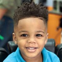 子供の少年の髪型 ポスター