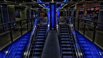 Escalator. Hot Wallpapers screenshot 1