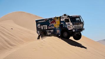 Desert Racing Trucks Wallpaper Screenshot 1