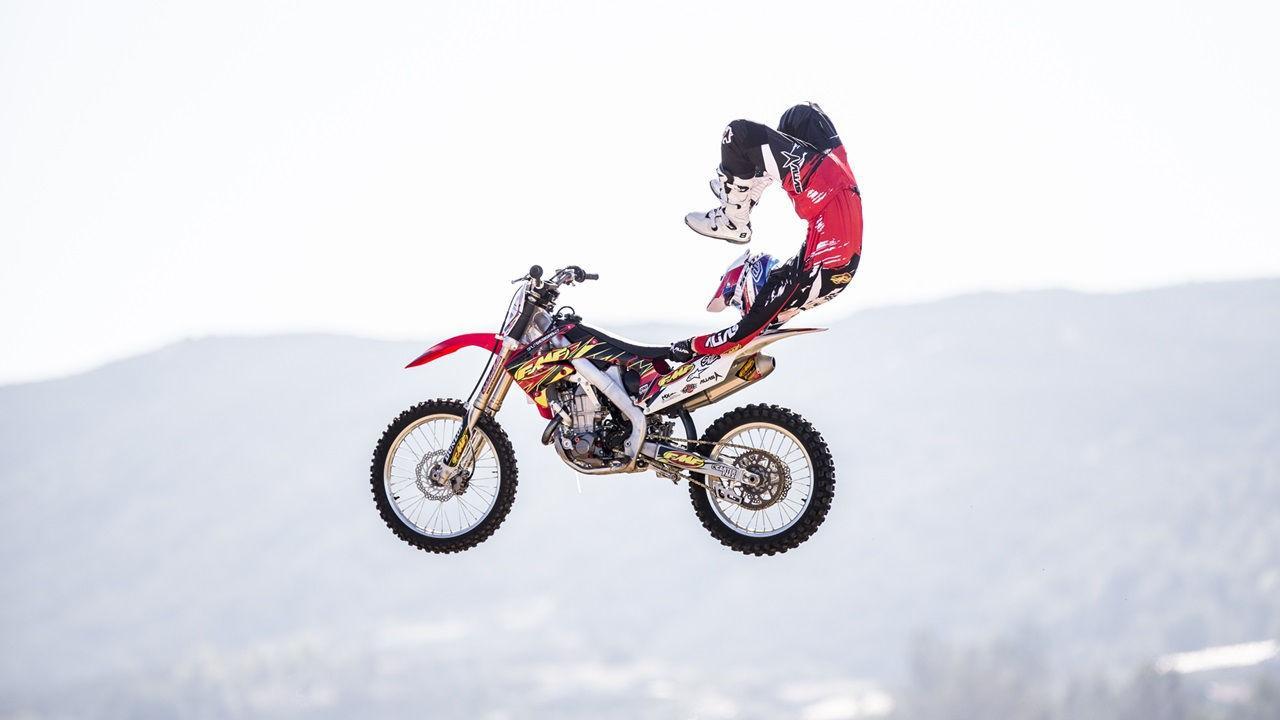 Cool Dirt Bike Jump Wallpaper imagem de tela 1.