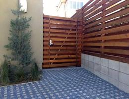 House Fencing Installations پوسٹر
