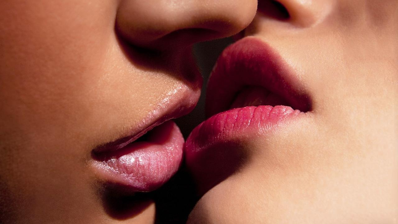 Types of kisses on lips - 🧡 Pics Of Lips Kiss posted by Michelle Sell...