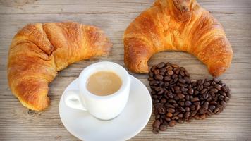 Coffee and croissant. HD LWP تصوير الشاشة 1