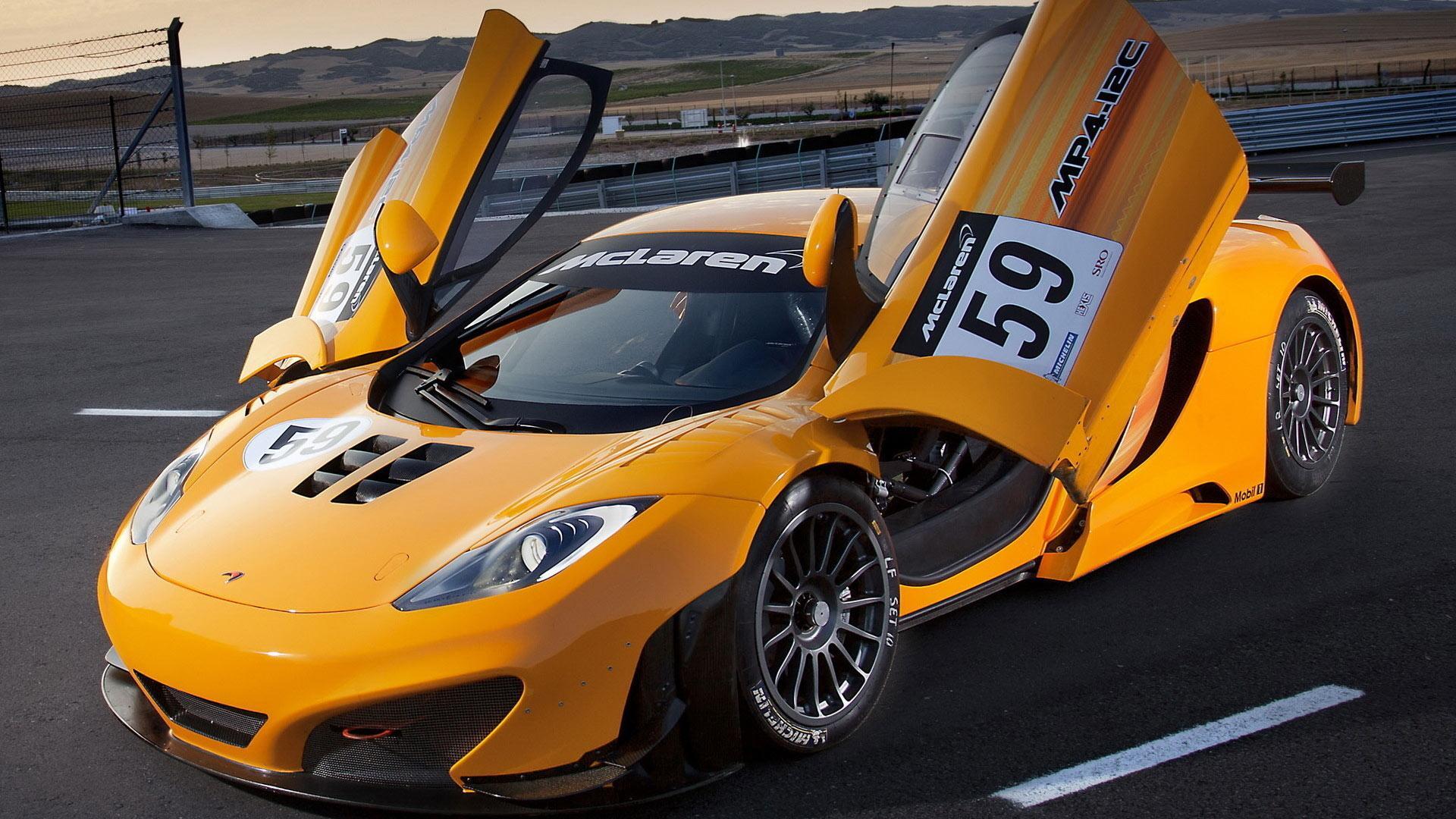 Какая спортивная машина. MCLAREN 12c gt3. MCLAREN mp4-12c gt3. MCLAREN 12c Yellow. Maclaren MP 4 12 gt3.