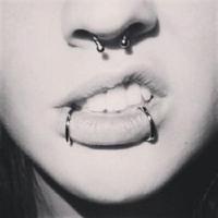 1 Schermata Piercing Idea