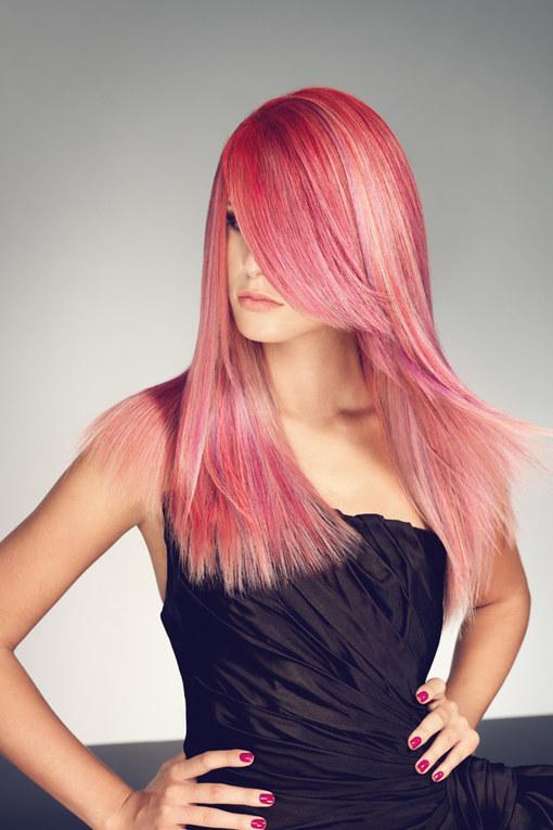 Розовые волосы 2024. Креативное окрашивание на длинные волосы. Креативное окрашивание розовый. Стрижки с розовыми волосами. Тренд на розовые волосы.