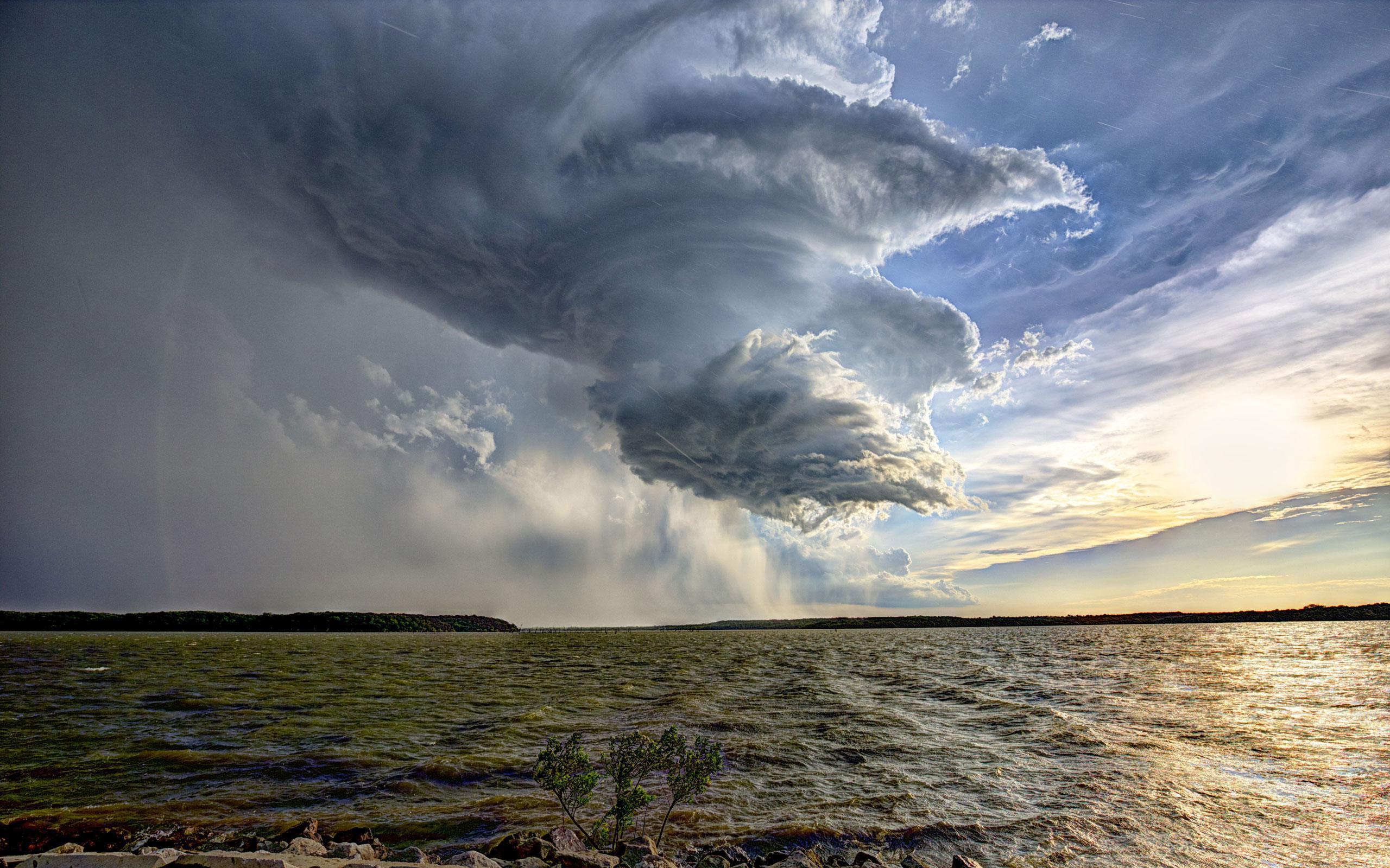 Storm. Река Кататумбо Венесуэла. Шторм на озере Виктория. Шторм ураган буря. Природные стихии.