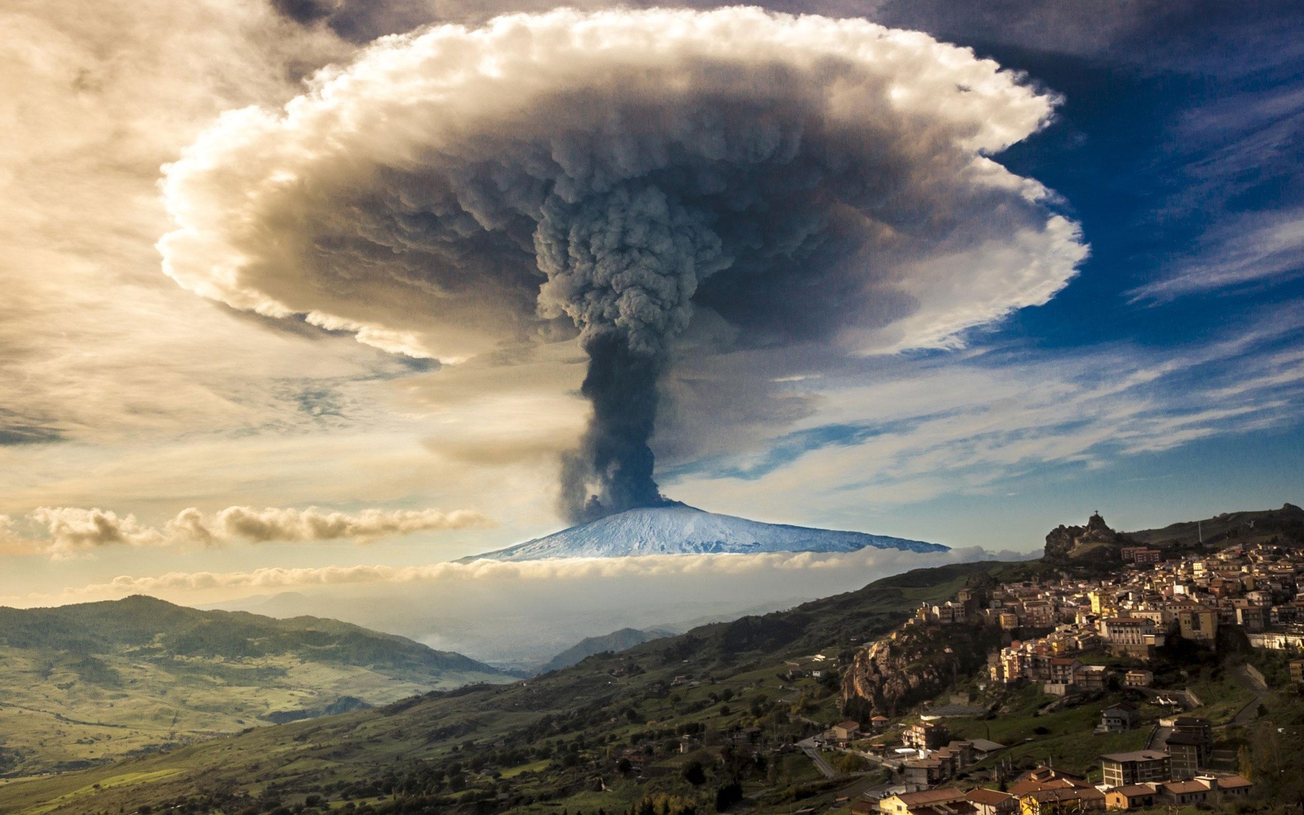 Стихийные катаклизмы. Вулкан Этна. Извержение вулкана Этан. Этна извержение 2015.