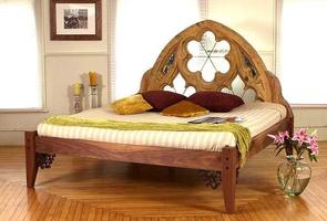 Łóżka z drewnianymi meblami screenshot 2
