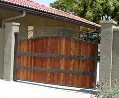 برنامه‌نما Wooden Gates عکس از صفحه