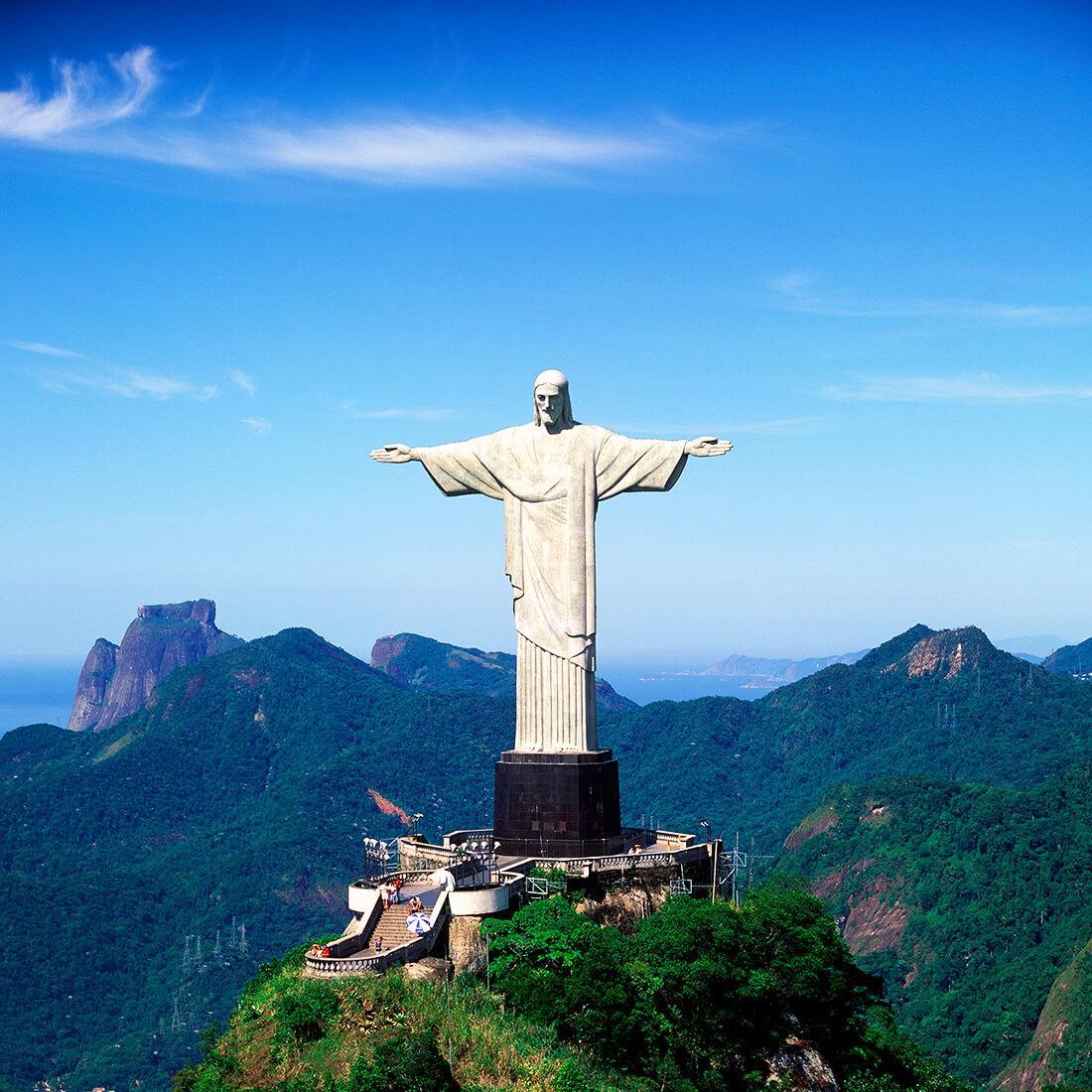 Достопримечательности каждых стран. Статуя Христа-Искупителя Бразилия. Христос Искупитель Рио де Жанейро. Бразилия Рио де Жанейро статуя Христа Спасителя. Статуя Иисуса в Рио де Жанейро.