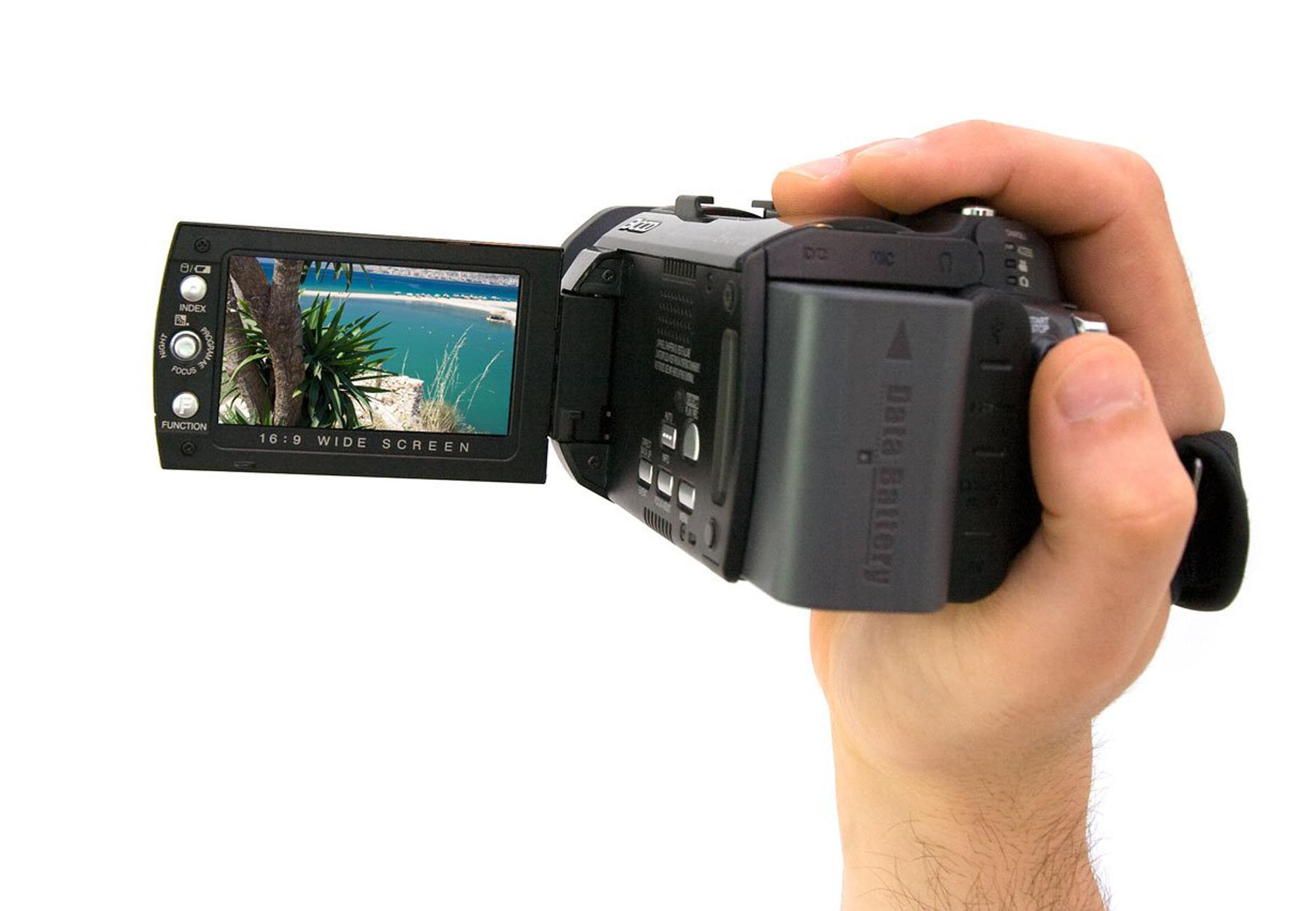 Камеру с помощью которой можно. Видеокамера. Видеокамера ручная. Экран видеокамеры. Фотоаппарат и видеокамера.