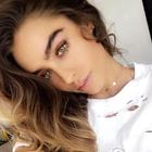 Sommer Ray simgesi