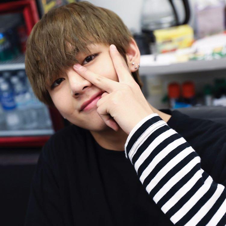 Wallpaper Cute Smile Bts Taehyung