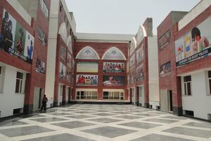 PP International School پوسٹر