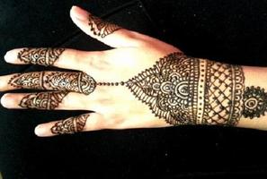 برنامه‌نما The latest henna designs عکس از صفحه