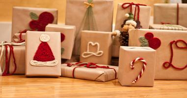 Ideas for Wrapping Christmas Gifts 海報