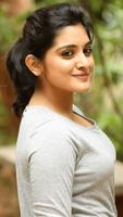 Nivetha Thomas Wallpapers الملصق