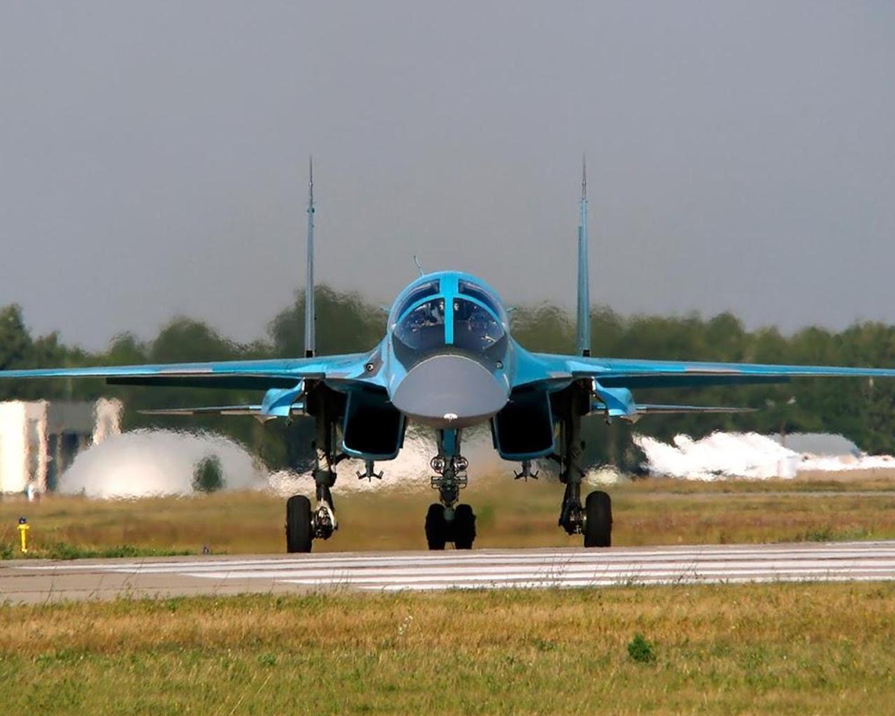 Истребитель-бомбардировщик Су-34. Фронтовой бомбардировщик Су-34. Су34 самолет. Су 34 брюхо.