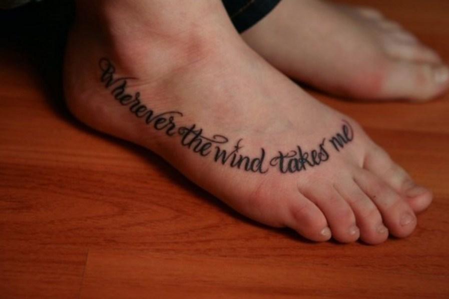 Татуировки на ступне мужские надписи