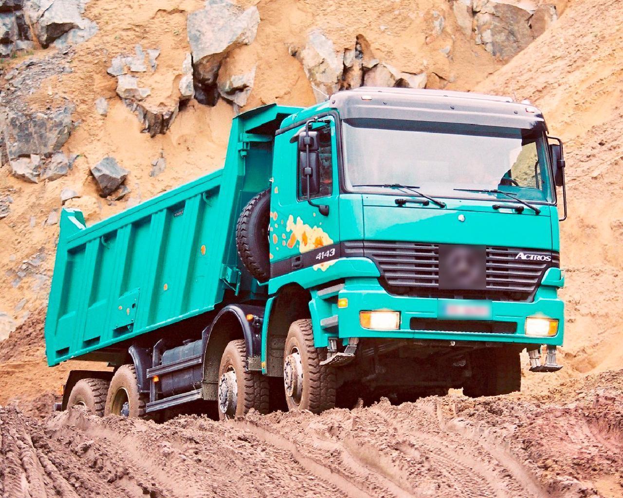 Вахта водитель строительство дорог. Mercedes-Benz Actros 4143. Мерседес Бенц Актрос самосвал. Мерседес Бенц Актрос 1997. Самосвал Мерседес Актрос 4х2.
