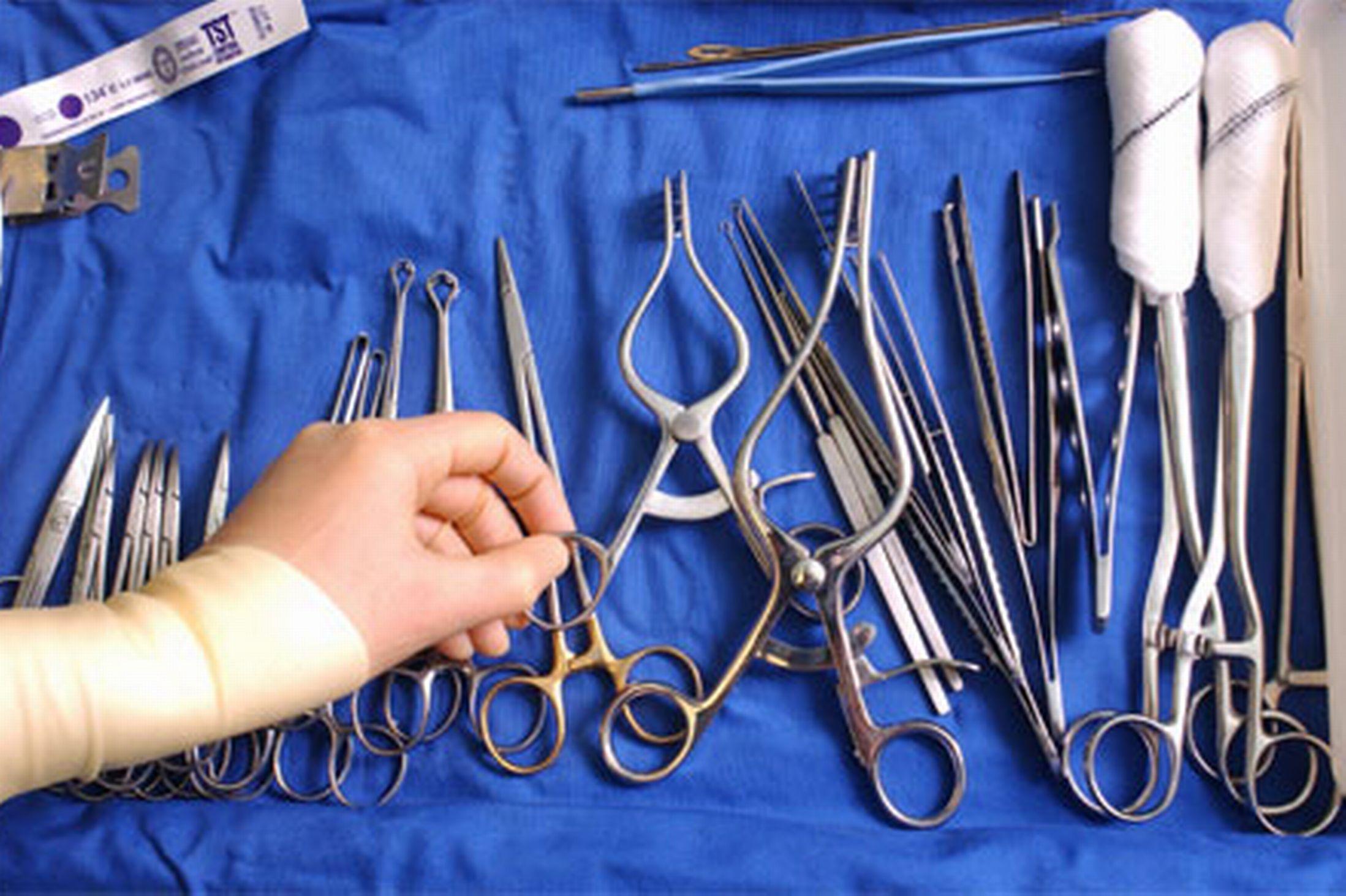 Хирургический набор инструментов для операции