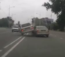 Car Crash Video Compilation 海报