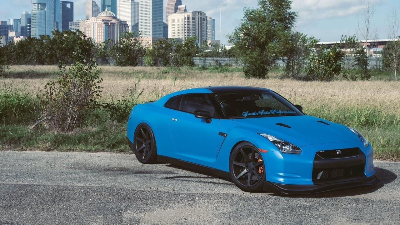 Nissan GTR r35 Blue
