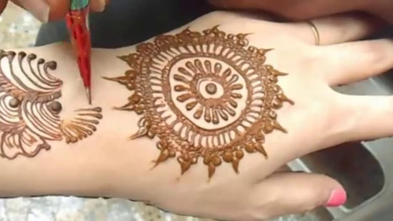 Featured image of post Round Circle Mehndi Design / Tikki mehndi designs are circle shaped mehndi designs which are very easy but look trendy as one circle tikki in the middle of hand and full in tikki mehndi designs the large round or tikki serves as the base around which several designs are made.