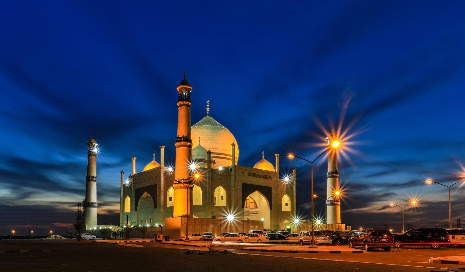 Азан покажите. Азан муэдзин. Мечети Кувейта. Азан (мечеть, Сызрань).