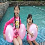 kaycee dan Rachel di Wonderland