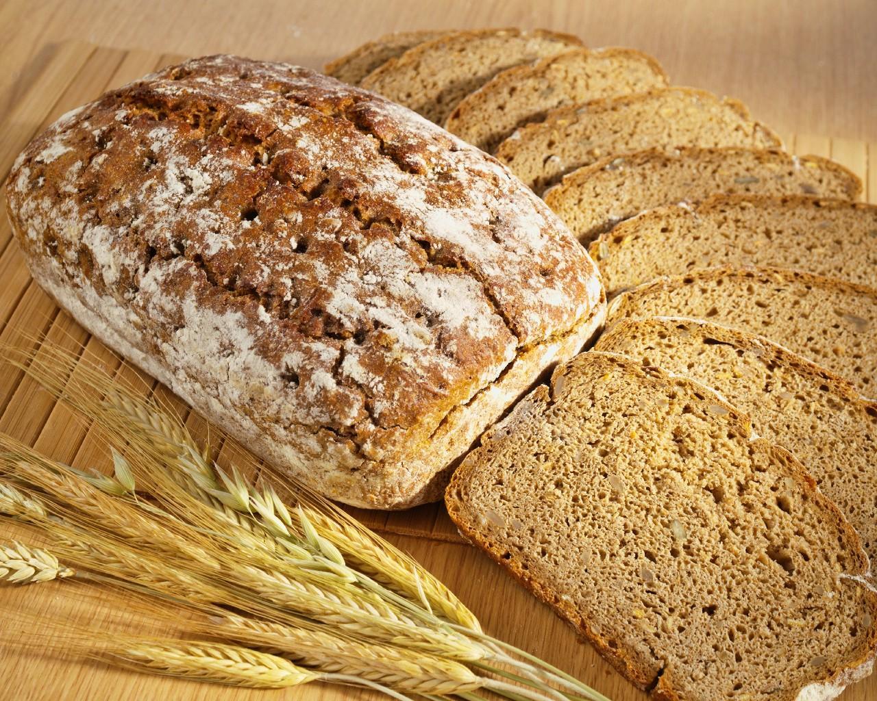 Из какой зерновой культуры делают хлеб. Хлеб. Хлеб злаковый. Хлеб со злаками. Хлеб из обойной муки.
