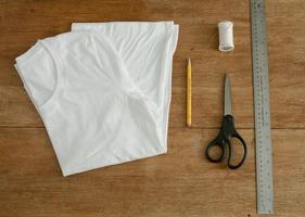 DIY Refashion Clothes Ideas screenshot 1