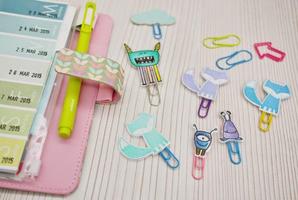 DIY paper clips الملصق