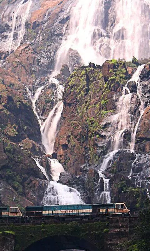 Wallpaper Dudhsagar Waterfall APK for Android Download