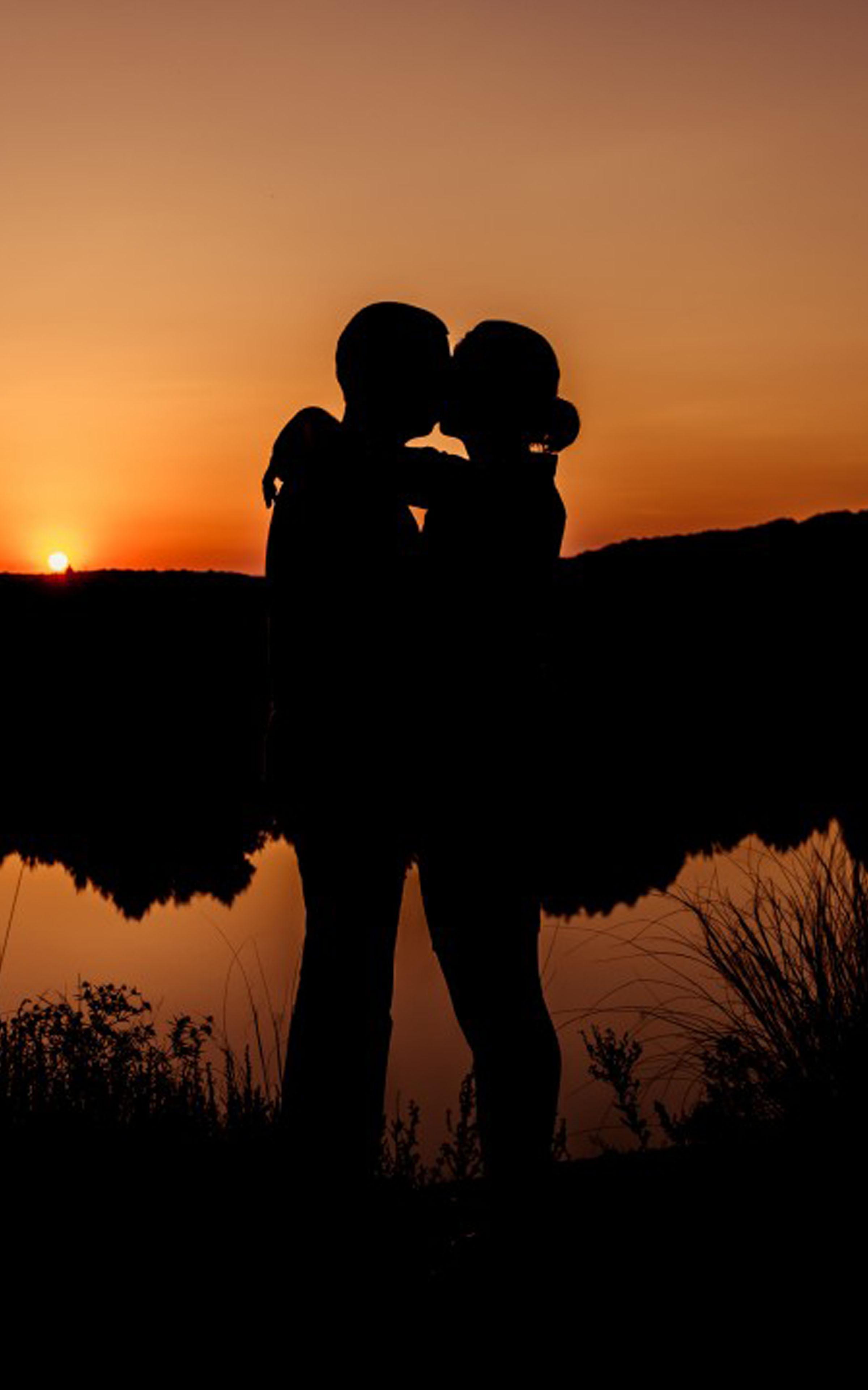 Romantic Kiss Wallpaper Full HD for Android - APK Download