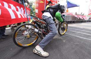 Drag Bike Game Modifikasi syot layar 2