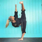 Karate Girl Kick  HD Wallpapers icon