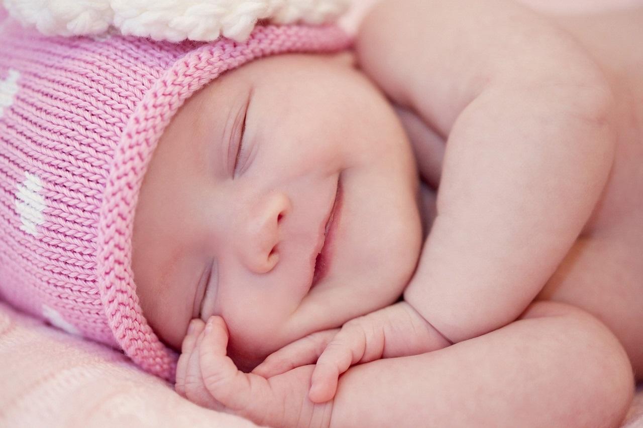 Cute New Born Baby HD Wallpapers APK per Android Download