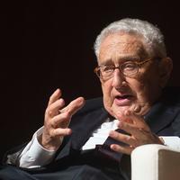 برنامه‌نما Henry Kissinger Biography عکس از صفحه