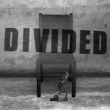 ikon DIVIDED -監禁された部屋からの脱出-